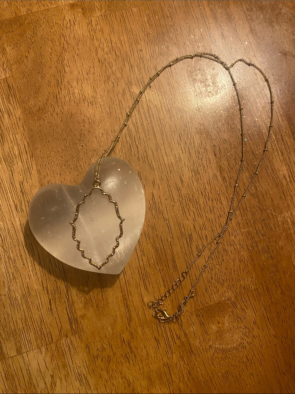 Delicate Gold Scalloped Pendant Necklace - Women Jewelry